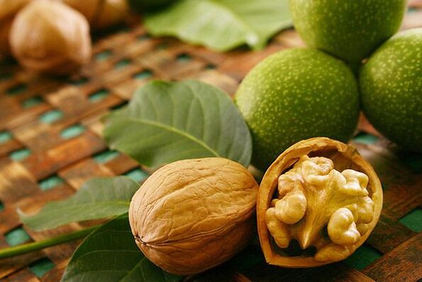 From walnuts, you can prepare a tincture with round worms
