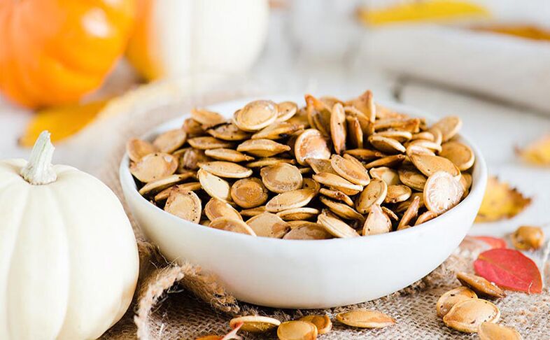 How to take pumpkin seeds to fight parasites in the elderly